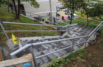 Napreduju radovi na sanaciji stepeništa u Tešanjskoj ulici