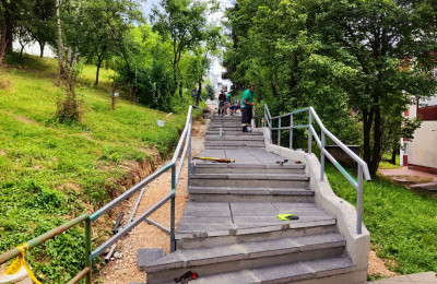 Rekonstrukcija i sanacija stepeništa i pješačkih staza u Centru