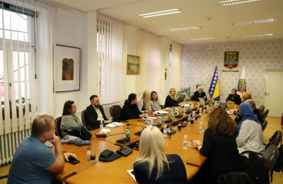 Održan sastanak na temu procesa obnove fiskulturne sale u OŠ „Vladislav Skarić“