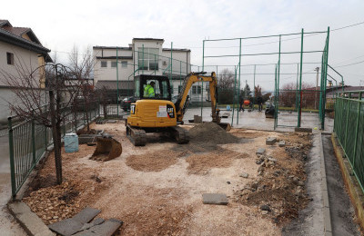 Započelo uređenje igrališta kod OŠ „Alija Nametak“