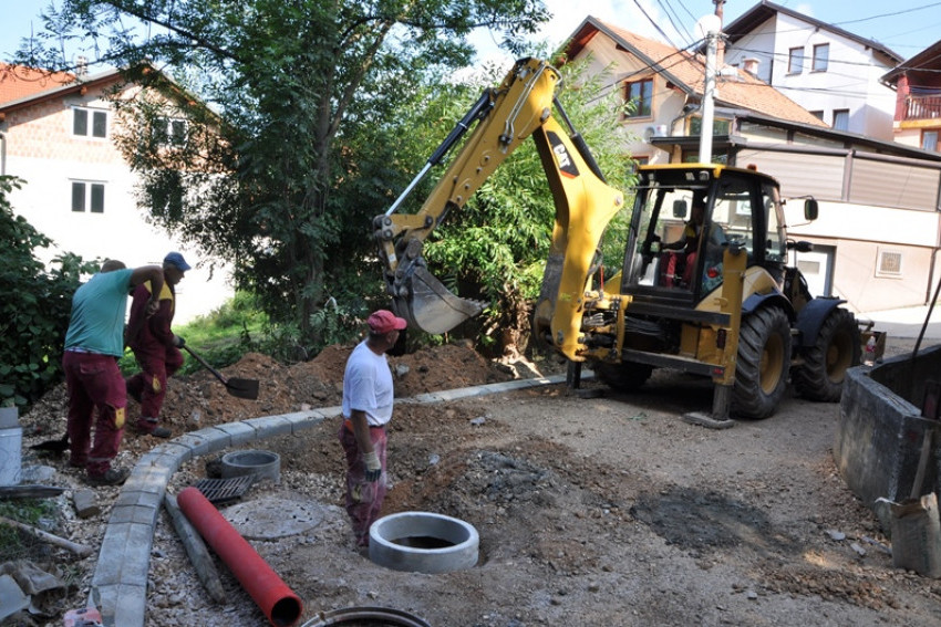 Nastavljeni Radovi Na Rekonstrukciji Ulice Fadila Jahića Španca ...