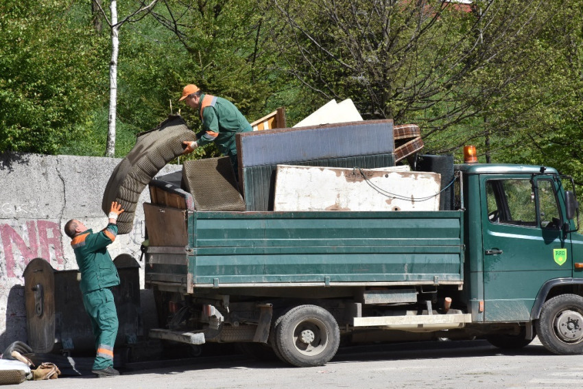 Proljetna Akcija Prikupljanja Kabastog Otpada Na Području Centra ...