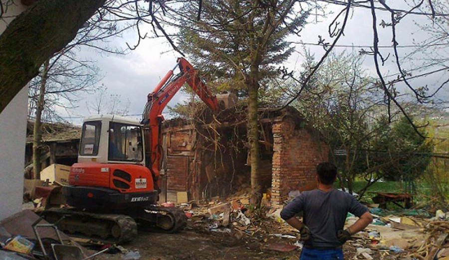 Uklanjanje bespravno izgrađenih objekata na području općine Centar