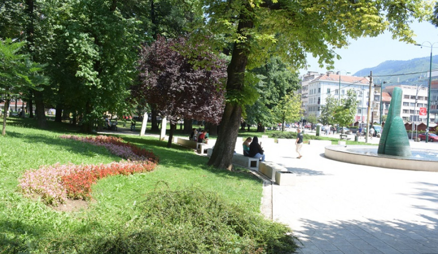 U Velikom parku cvjetnim slovima ispisano ime Sarajeva