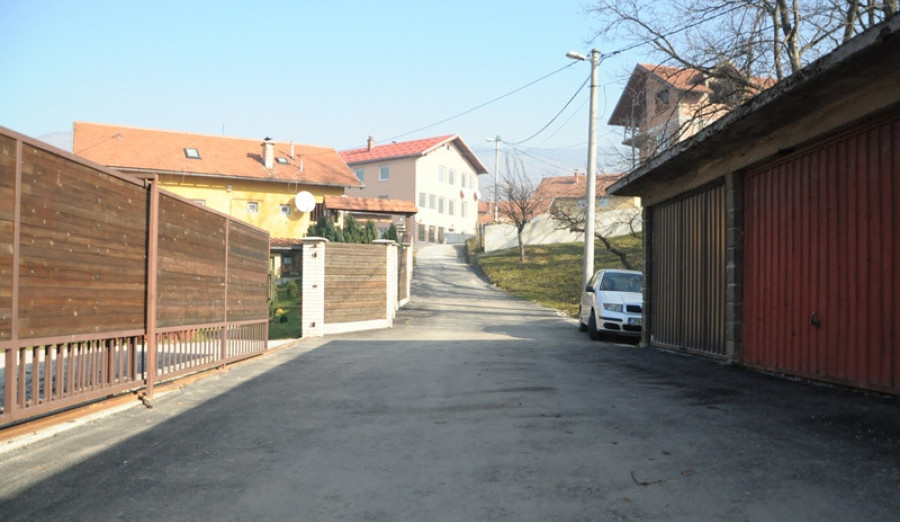 Asfaltiran prilaz u Ulici Hamida Beširevića
