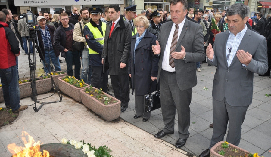 Delegacije položile cvijeće povodom Dana Grada Sarajeva