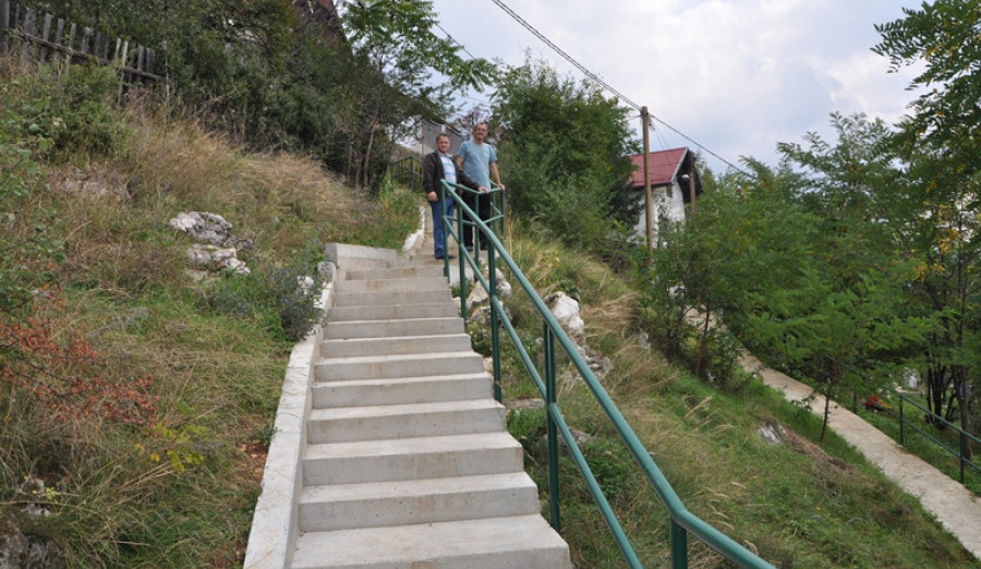 Novo stepenište u Ulici Idriza Ahmetovića na Grdonju