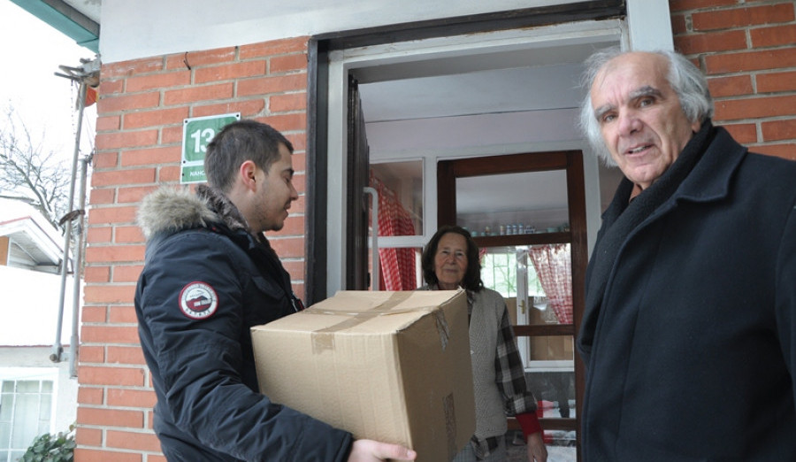 Paketi sa osnovnim namirnicama za 30 porodica povodom katoličkog Božića