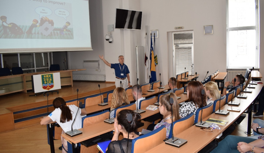 Predavanje za učenike škole ''Safvet-beg Bašagić'' o nasilju u porodici