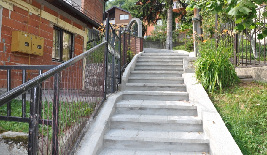 Izgrađeno novo stepenište u Ulici porodice Foht na Soukbunaru