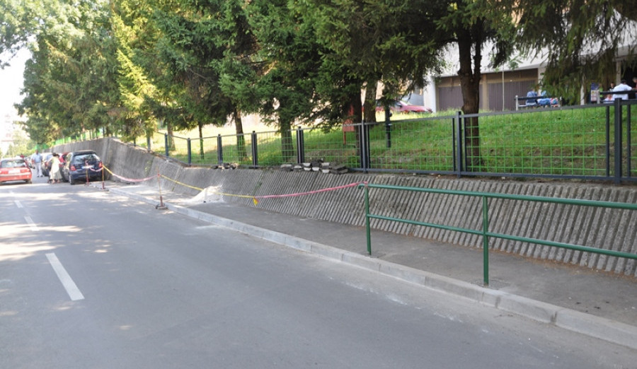 U ulici Stjepana Tomića u toku postavljanje pješačke ograde