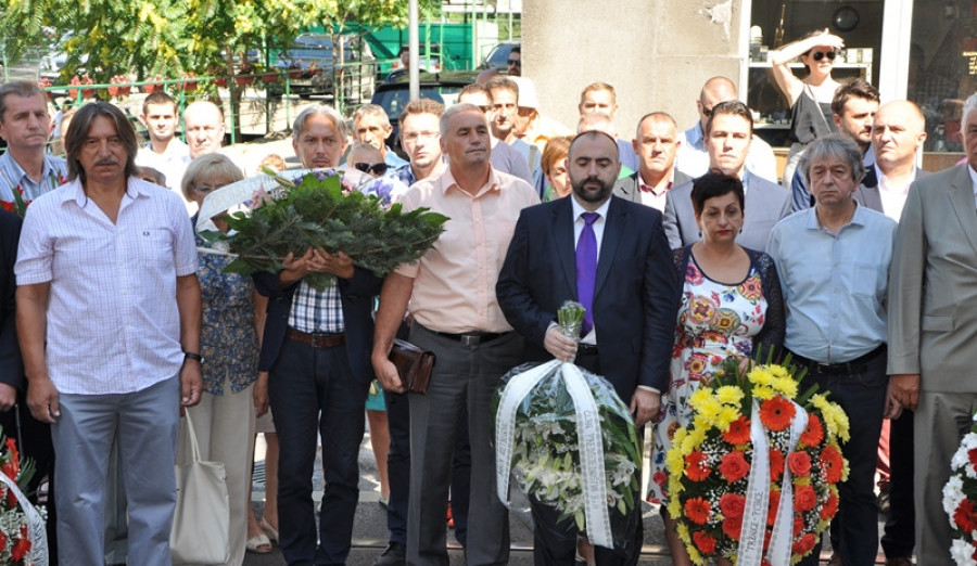 Sjećanje na žrtve masakra ispred gradske tržnice Markale 