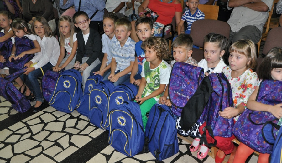 Općina obezbjedila 651 školsku torbu za prvačiće 