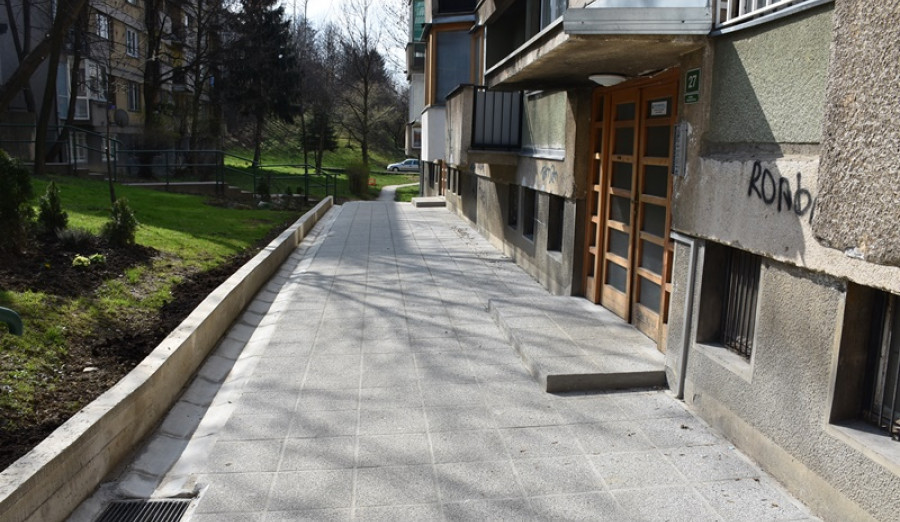 Izgrađena nova pješačka staza i stepenište u ulici Asima Ferhatovića