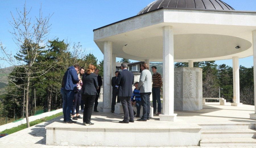 Delegacije Općine i boračkih udruženja obišli spomen-obilježje Mala Kula 