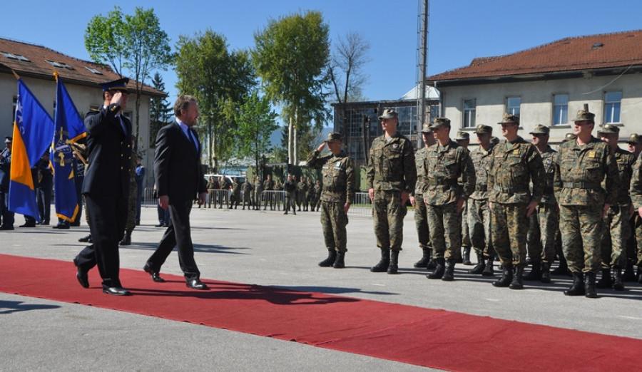 Ajnadžić prisustvovao centralnoj svečanosti obilježavanja 11. godišnjice 2. pješadijskog puka OS BiH i 24. godišnjice formiranja Armije RBiH