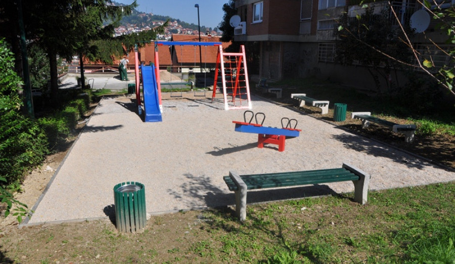 Uređen dječiji park u Ulici Muhameda Hadžijahića 17 
