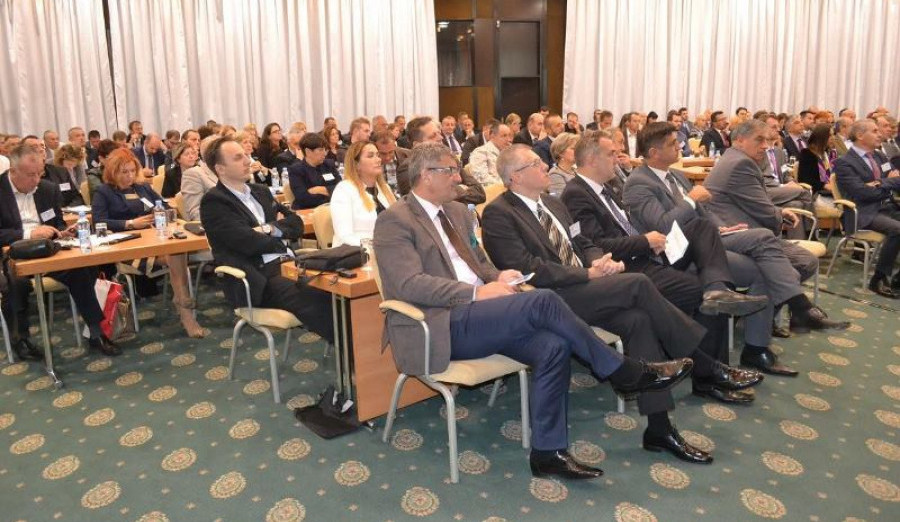 Ajnadžić prisustvovao Međunarodnoj poslovnoj konferenciji „Kanton Sarajevo 2016. godine“