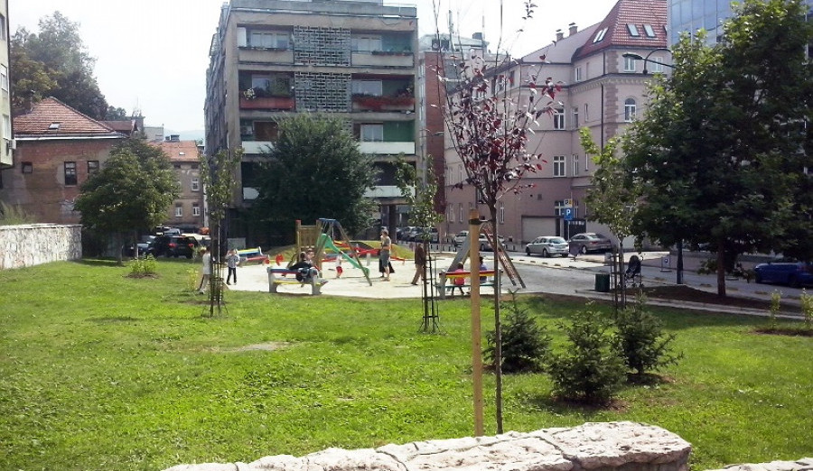 Završeno hortikulturno uređenje dječijeg parka u Ulici Mehmeda Spahe