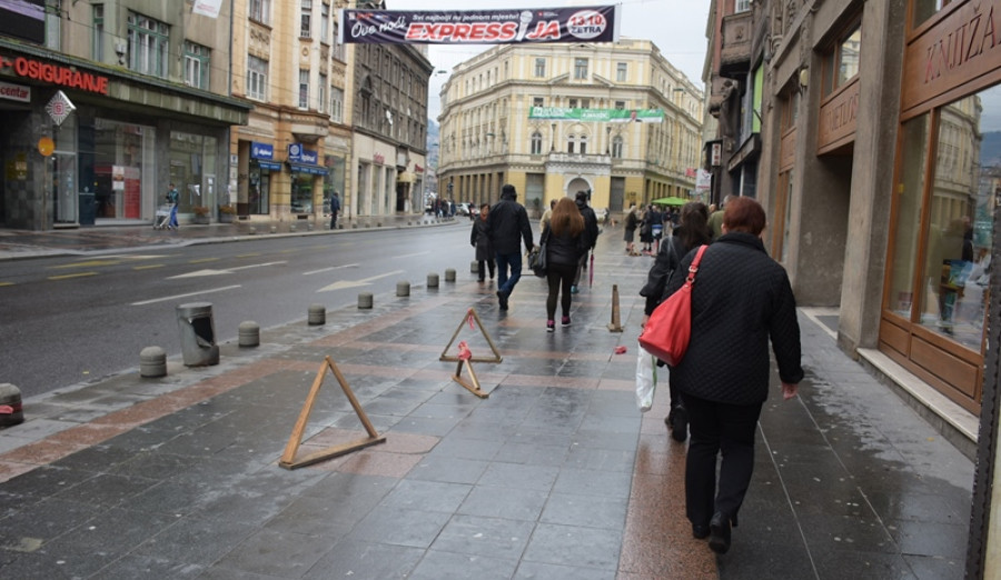 U toku obnova oštećenih ploča u Titovoj ulici
