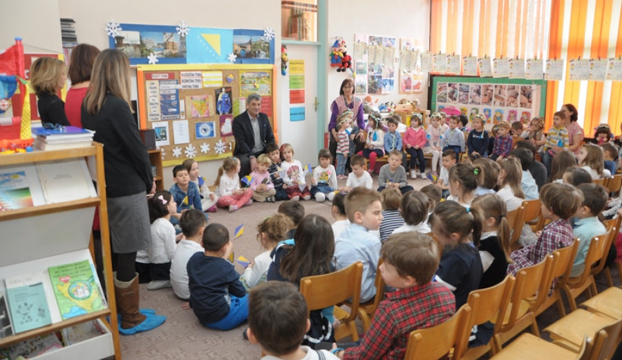 Mališani vrtića „Leptirić“ sa načelnikom Ajnadžićem obilježili Dan nezavisnosti BIH