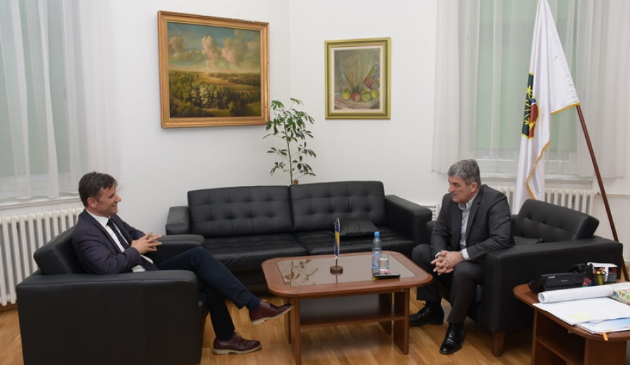 Premijer Novalić posjetio Općinu Centar 