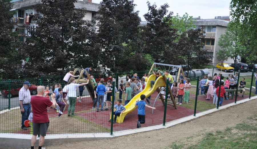Mališani sa Koševskog brda otvorili prvo „Ciciban“ igralište u općini Centar