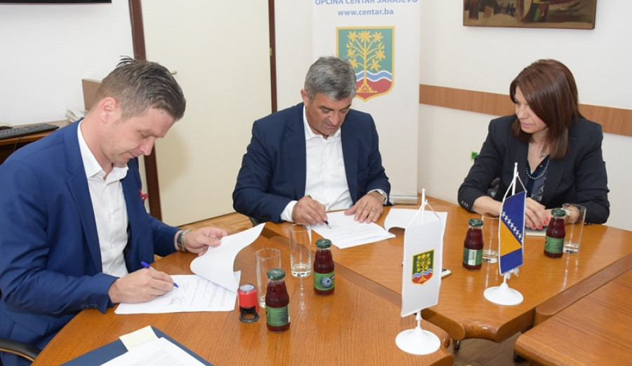 (FOTO) Potpisan sporazum za početak realizacije rekonstrukcije vodovodne i kanalizacione mreže u Panjinoj kuli