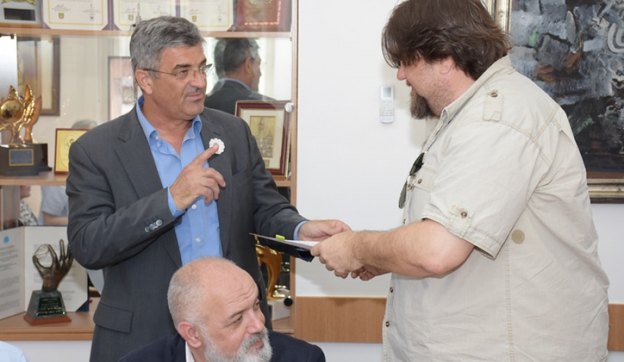 (FOTO) Općina donirala 10.000 maraka Akademiji scenskih umjetnosti 