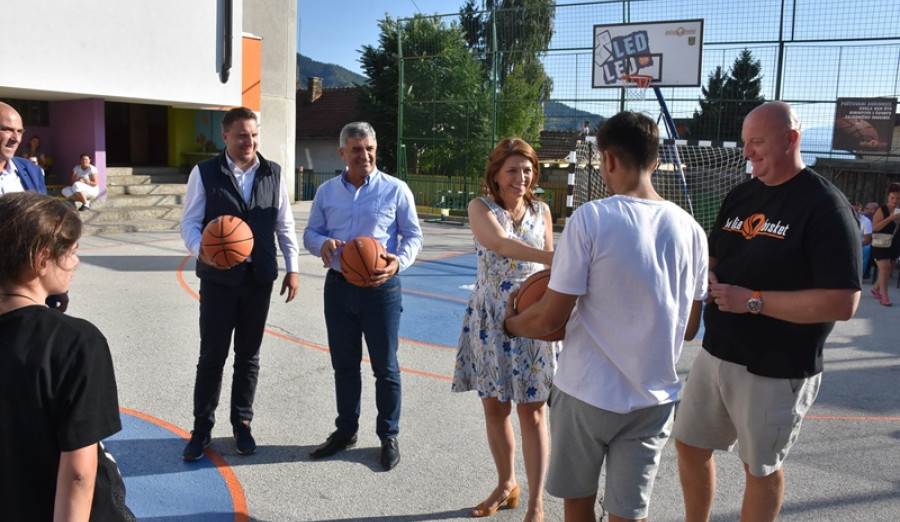 Otvoren obnovljeni košarkaški teren Dječijeg doma "Bjelave" 