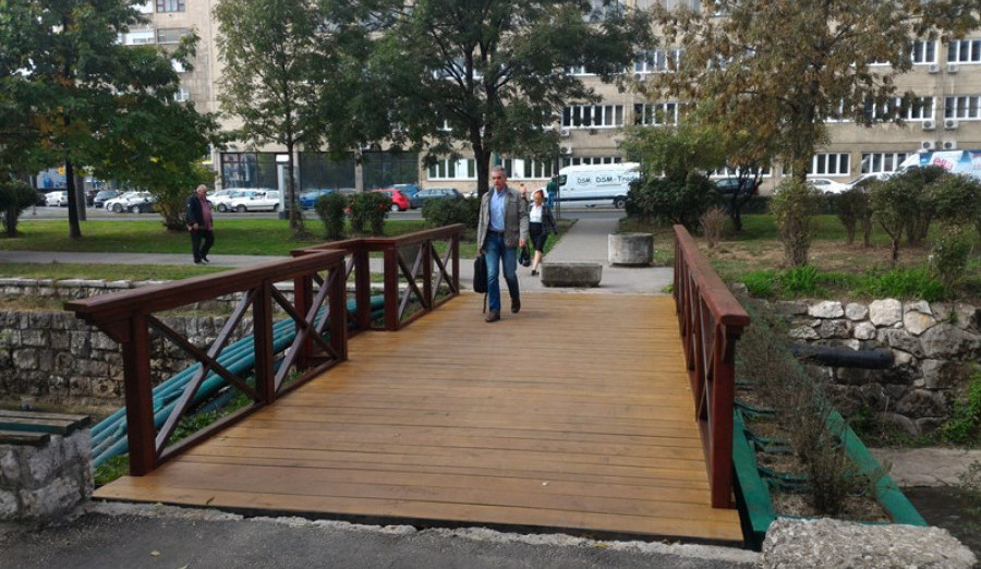 Završena sanacija pješačkog mosta kod zgrade Općine Centar 