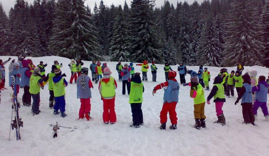 Počela besplatna škola skijanja za 100 osnovaca