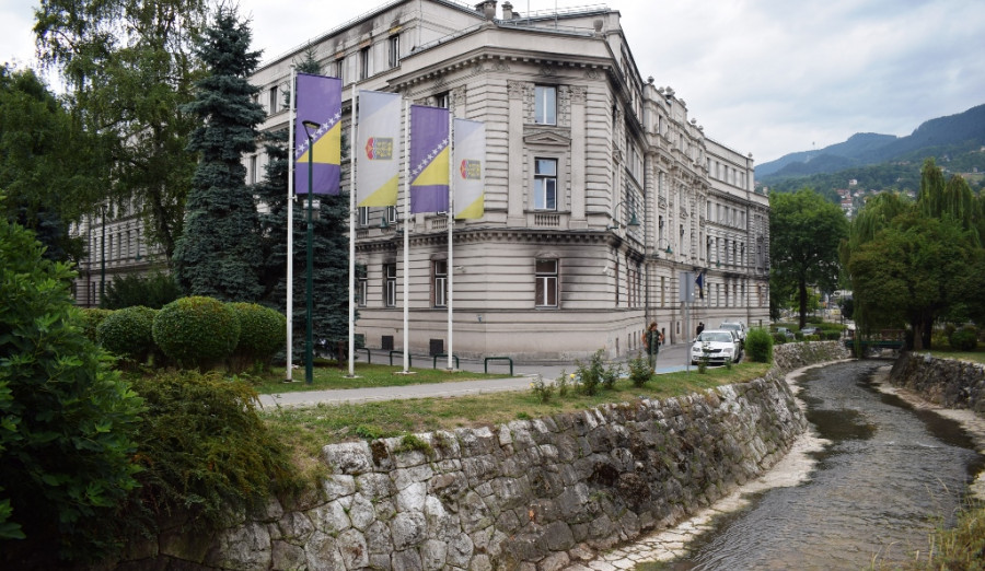 Za razliku od gradova koji su imali određenu vrstu kontrole Dodika u Sarajevu nije porušen nijedan vjerski objekat