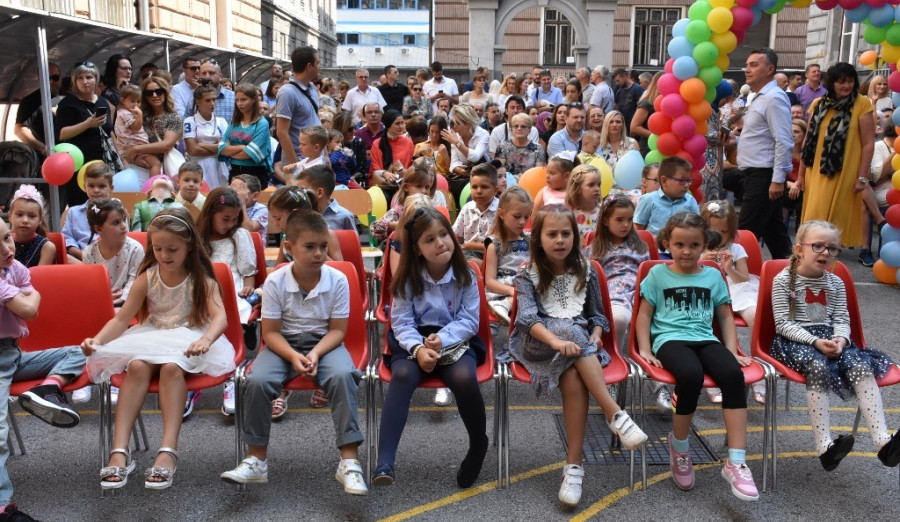Općina Centar za obrazovanje obezbijedila blizu tri miliona maraka
