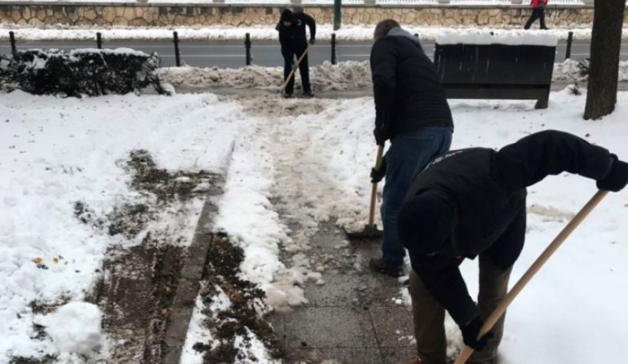 Civilna zaštita Općine Centar upozorava na obavezu čišćenja snijega i uklanjanje ledenica