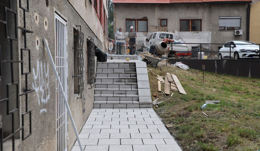 U toku sanacija stepeništa i platoa