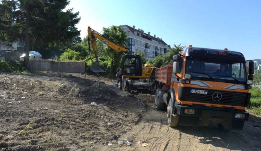 Srušen ruševni objekat u Ulici Tešanjska 15