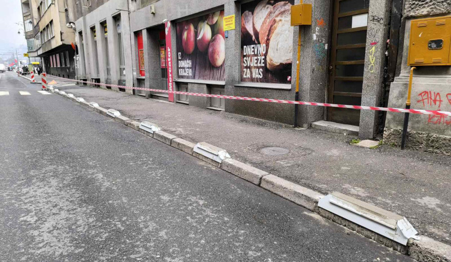 Postavljanje izdignutih ivičnjaka protiv nepropisnog parkiranja vozila