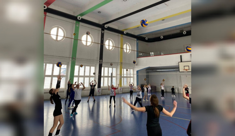 U toku realizacija projekta „Besplatna škola odbojke za osnovce“