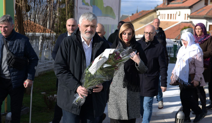 Polaganjem cvijeća započelo obilježavanje godišnjice slavne 105. brigade