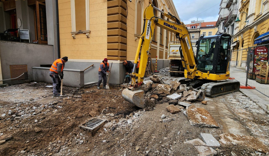 Počeli radovi na popločavanju Gajevog trga