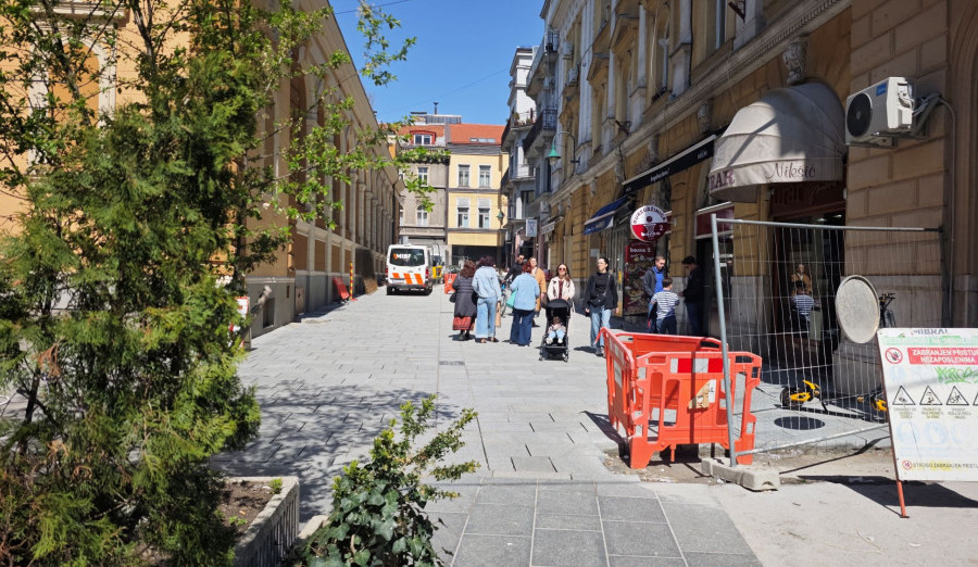Privode se kraju radovi na popločavanju Gajevog trga