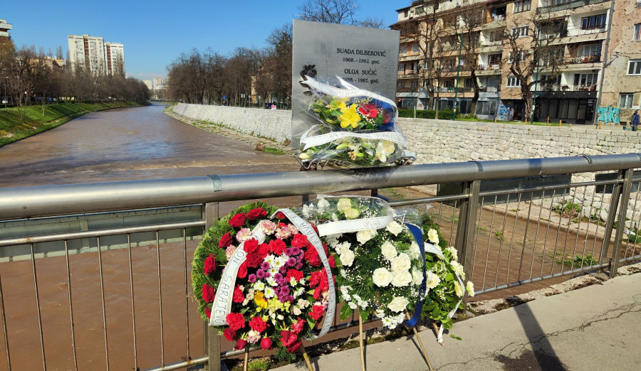 Delegacija Općine Centar položila cvijeće i odala počast prvim civilnim žrtvama protekle opsade Sarajeva