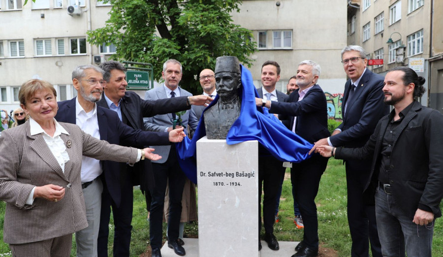 U parku Jelene Vitas otkrivena bista dr. Safvet-bega Bašagića
