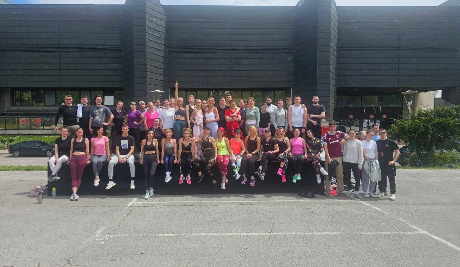 Na platou ispred Zetre održan „Aerobik maraton“ na otvorenom