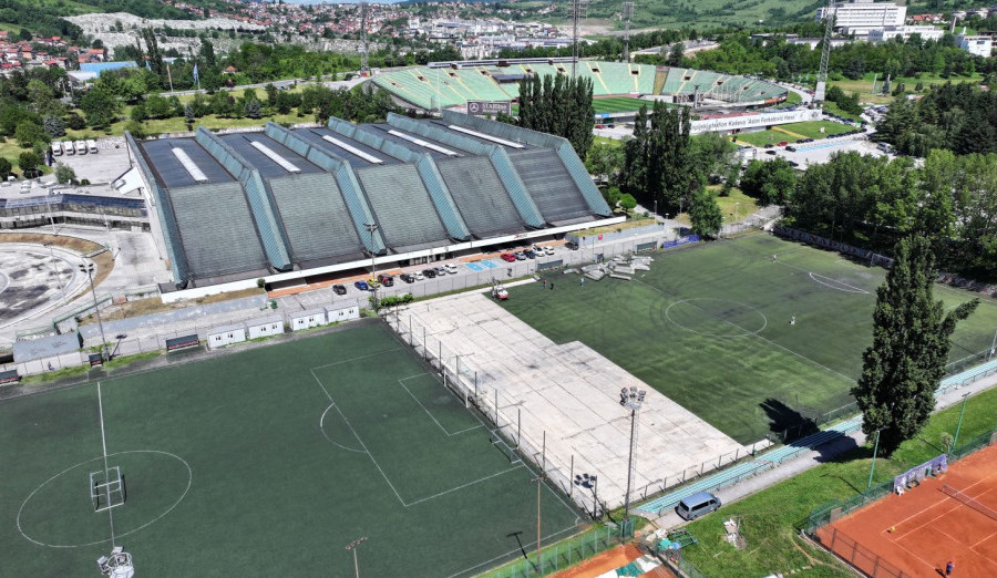 Zamjena umjetne trave na pomoćnom terenu na Koševu