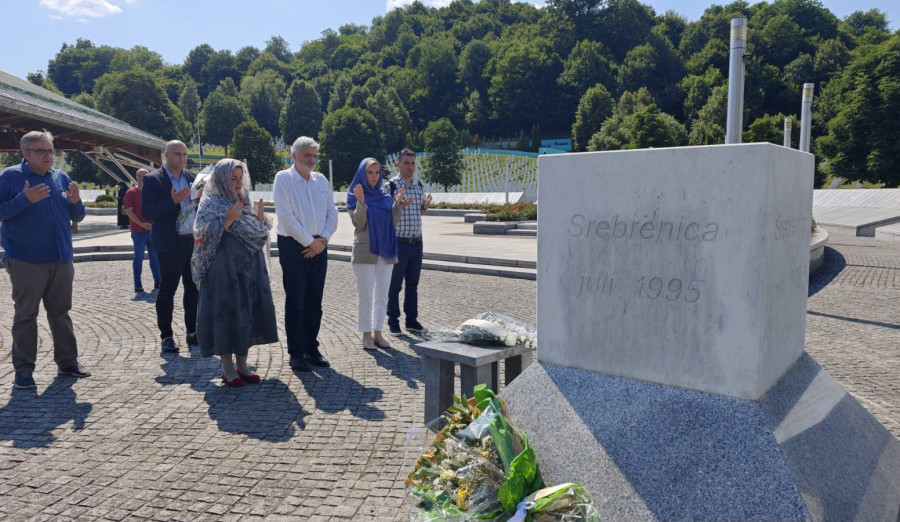 Delegacija Općine Centar posjetila Memorijalni centar Srebrenica-Potočari
