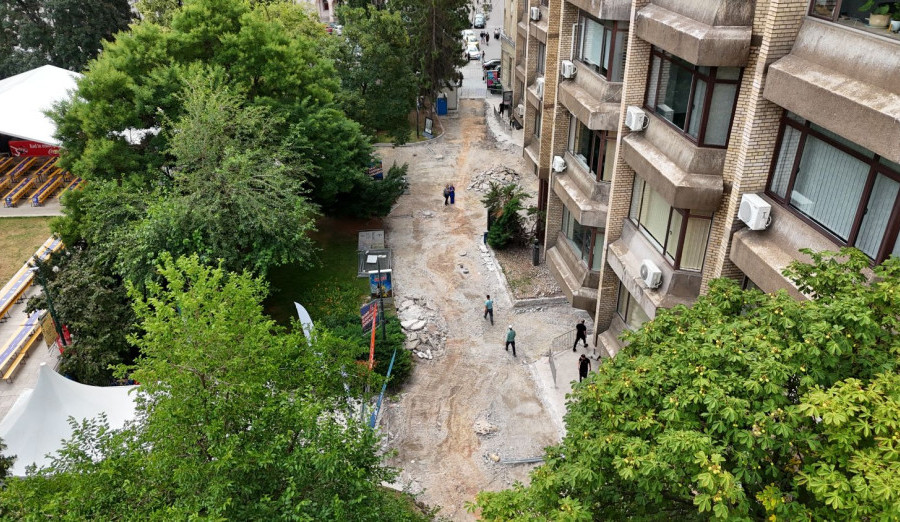 Napreduju radovi na sanaciji šetnice u Ulici Muhameda Kantardžića
