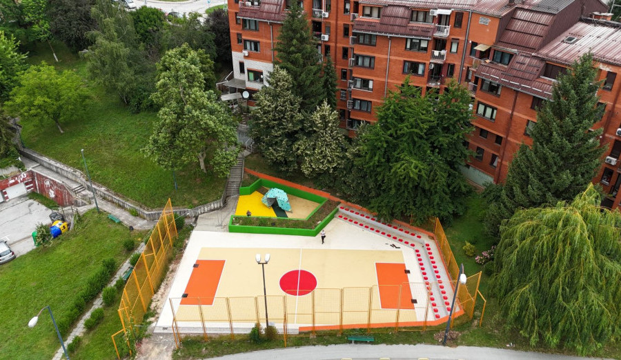 Napreduju radovi na uređenju sportskog igrališta u naselju Breka