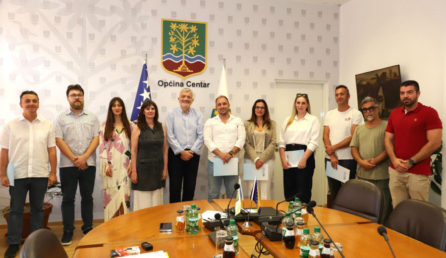 Načelnik Mandić potpisao ugovore sa poduzetnicima iz Centra